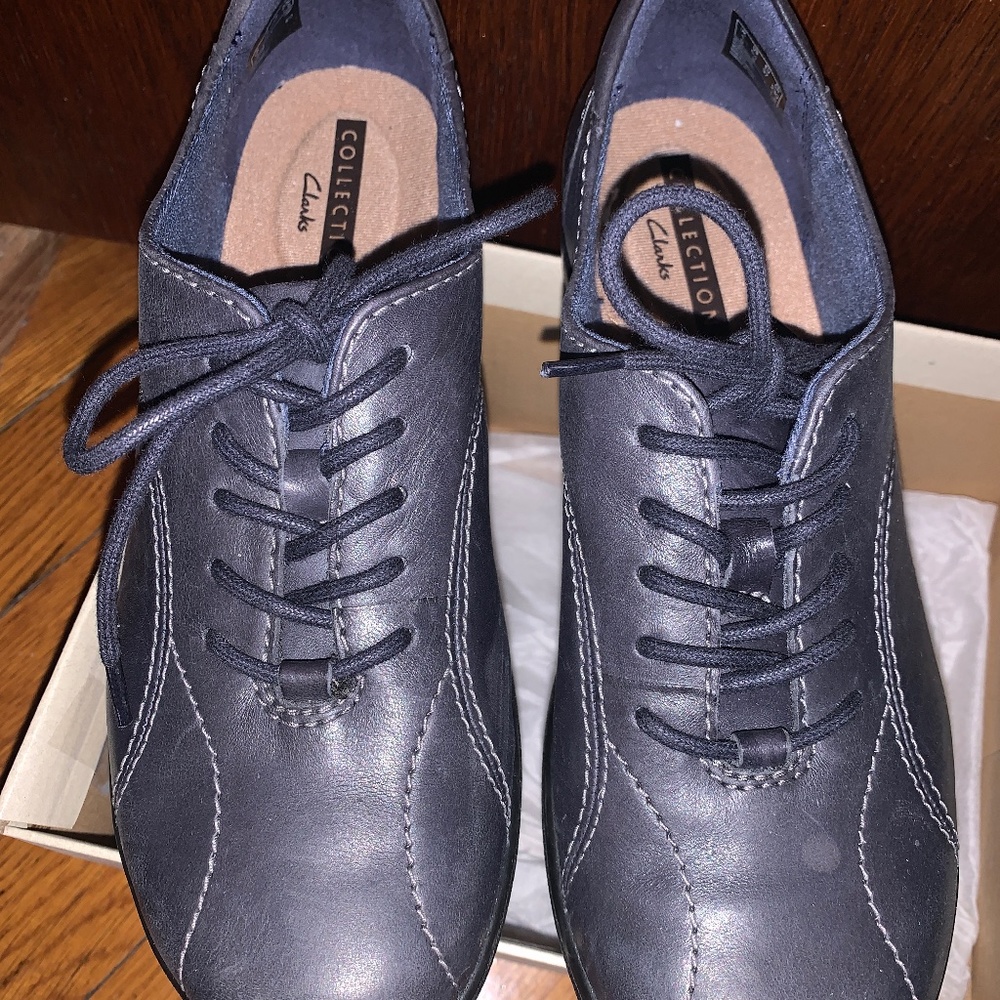 EUC Clarks leather shoe